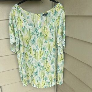Women's Torrid Green Cactus Print Top, size 3